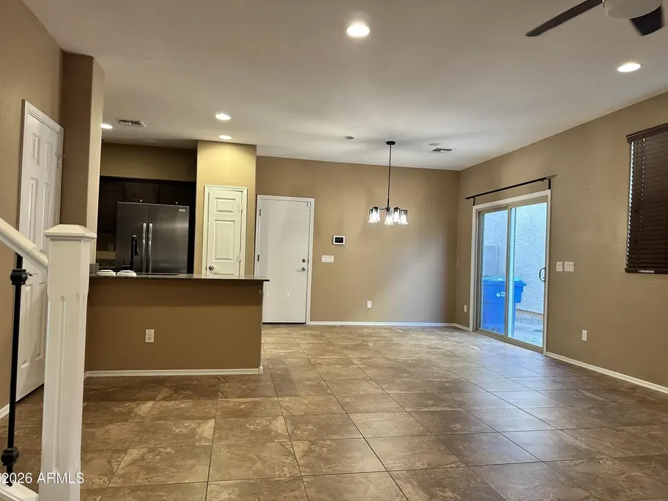 3 Bed 2 Bath Established Contemporary Home in Phoenix, AZ - 5