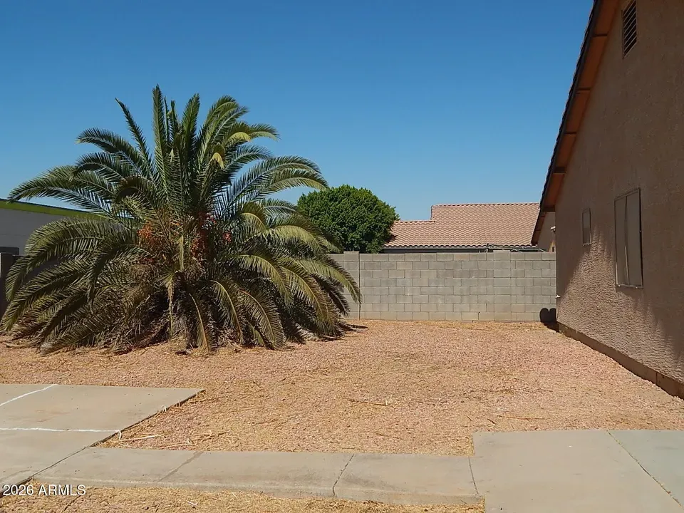 3 Bed 2 Bath Established Contemporary Home in Phoenix, AZ - 2