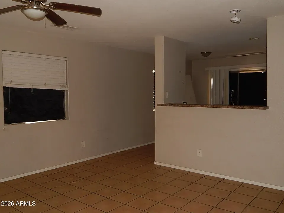 3 Bed 2 Bath Established Contemporary Home in Phoenix, AZ - 5