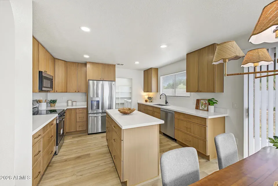 3 Bed 2 Bath Established Contemporary Home in Phoenix, AZ - 1