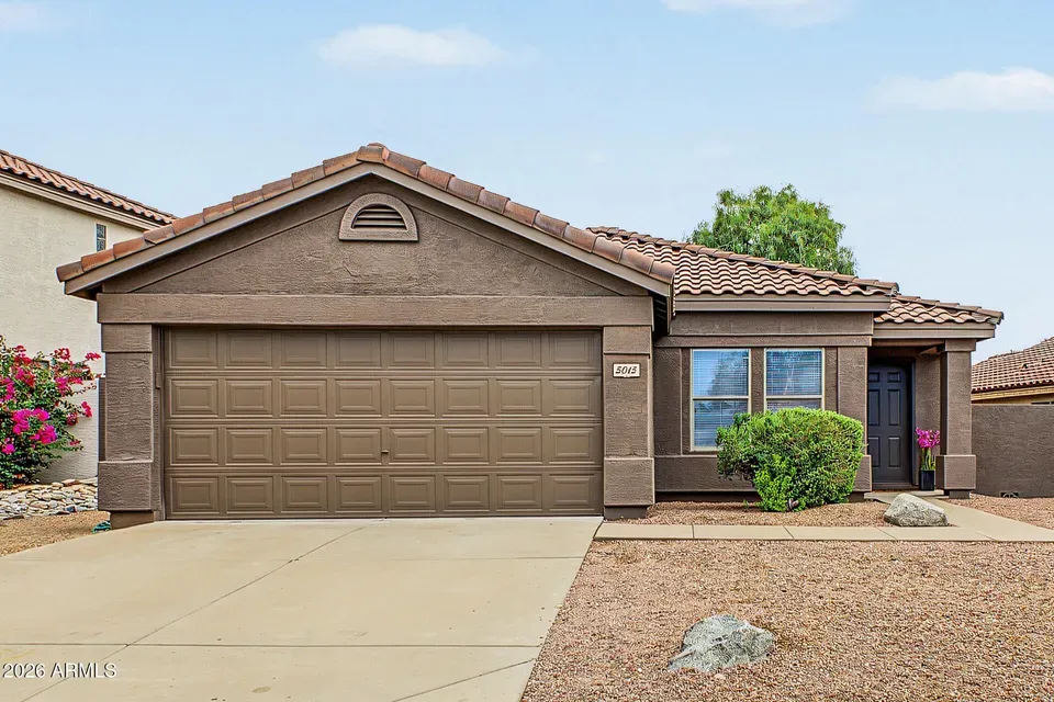 3 Bed 2 Bath Established Contemporary Home in Phoenix, AZ - 2