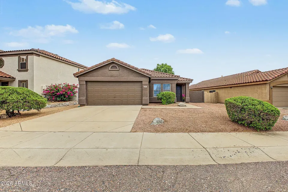 3 Bed 2 Bath Established Contemporary Home in Phoenix, AZ - 3