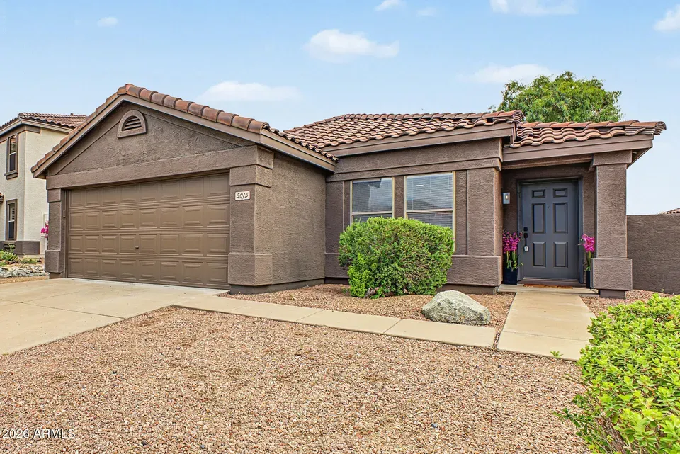 3 Bed 2 Bath Established Contemporary Home in Phoenix, AZ - 4