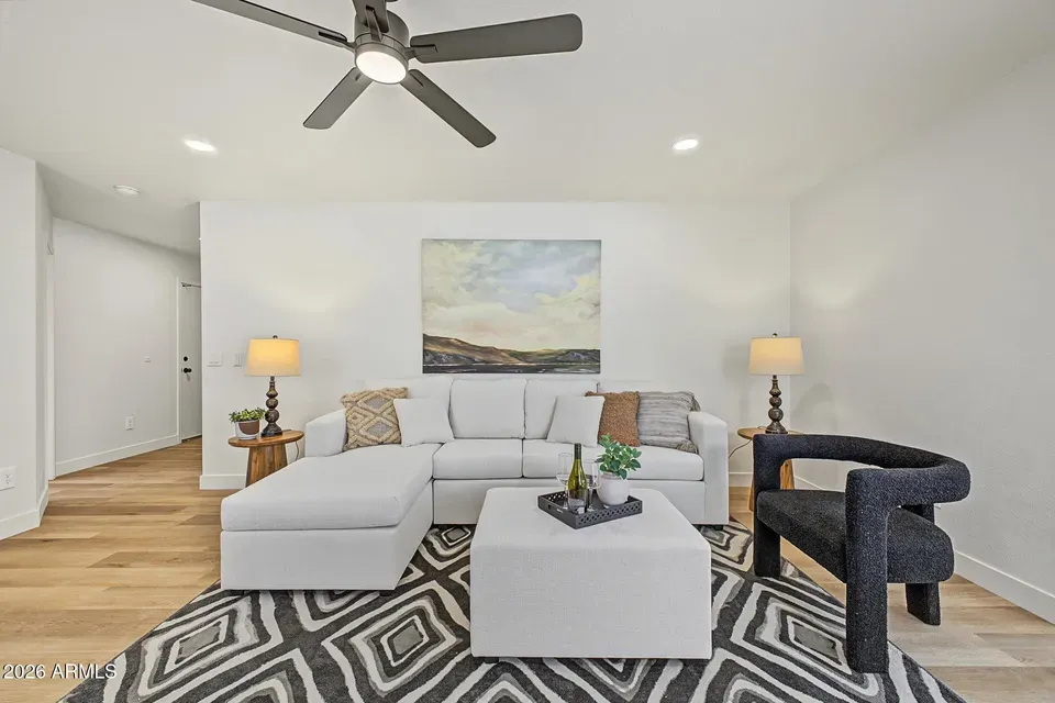 3 Bed 2 Bath Established Contemporary Home in Phoenix, AZ - 5