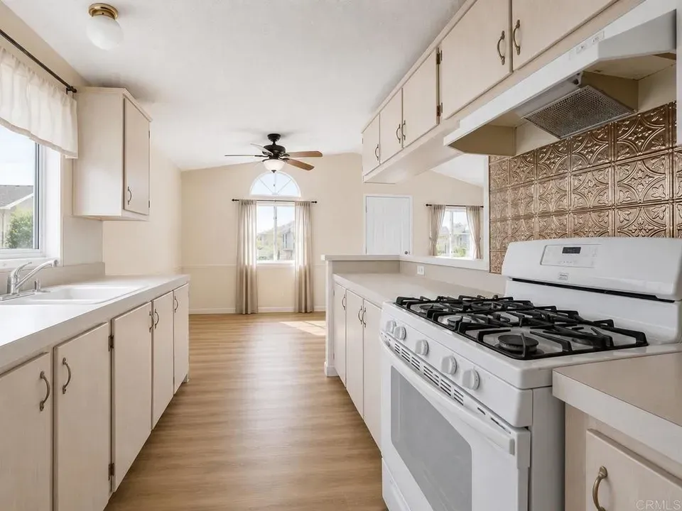 3 Bed 2 Bath Established Contemporary Home in San Diego, CA - 1
