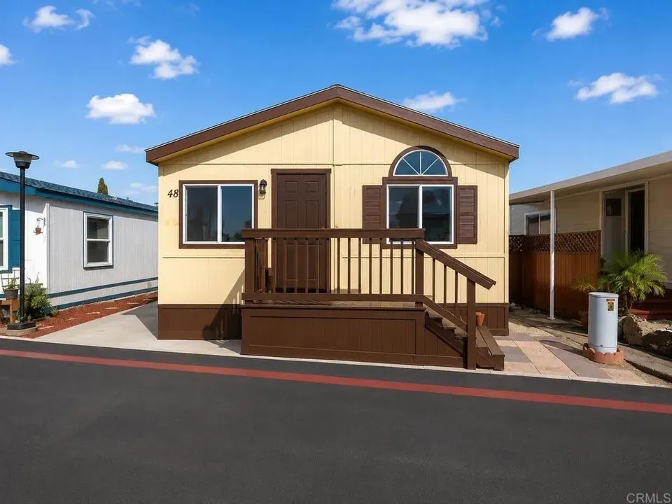 3 Bed 2 Bath Established Contemporary Home in San Diego, CA - 2