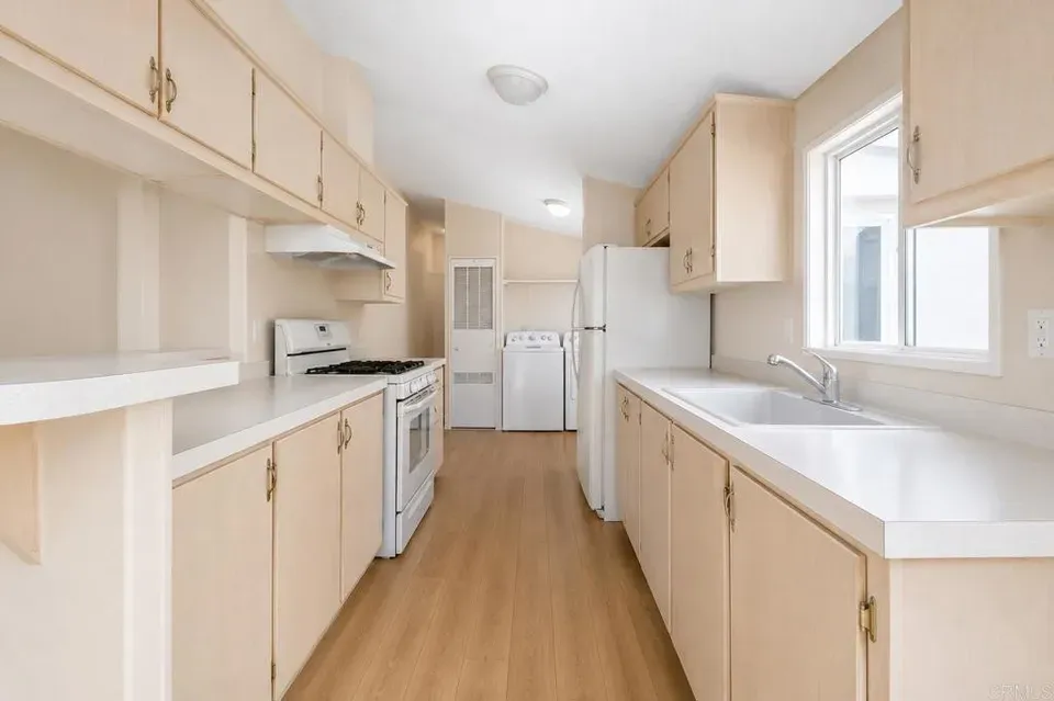 3 Bed 2 Bath Established Contemporary Home in San Diego, CA - 4