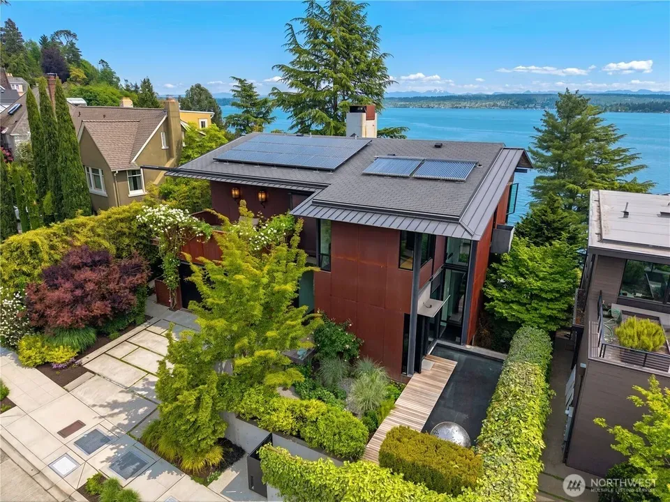 3 Bed 2 Bath Established Contemporary Home in Seattle, WA - 2