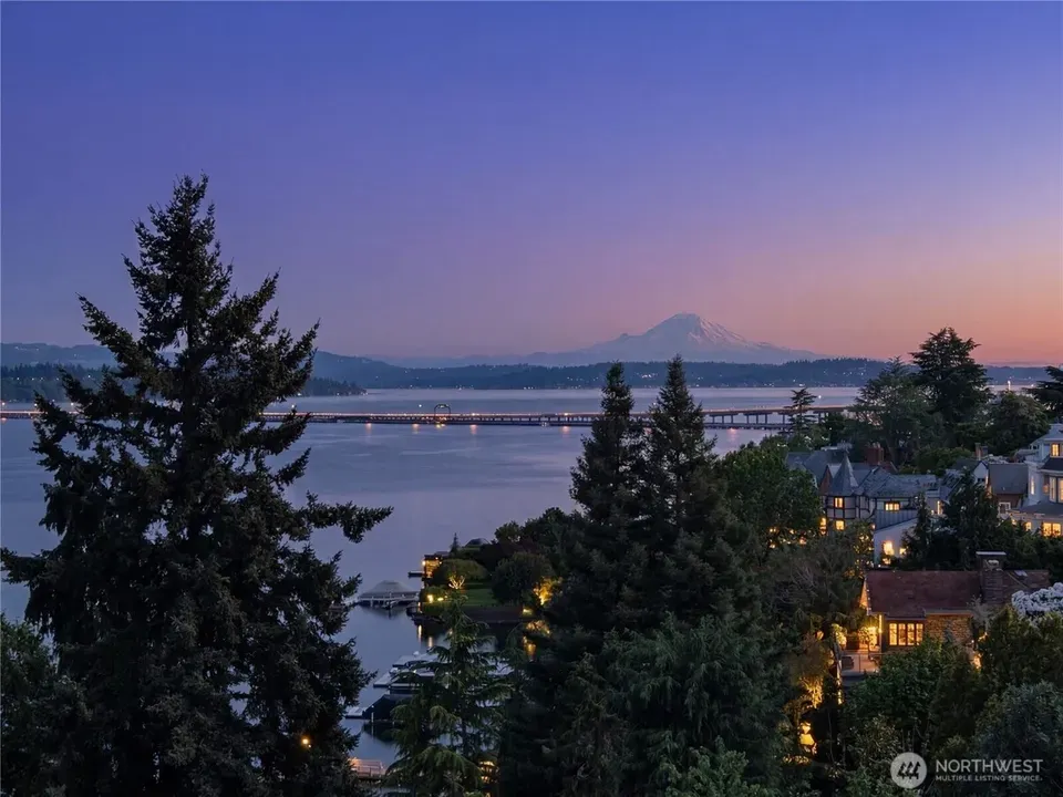 3 Bed 2 Bath Established Contemporary Home in Seattle, WA - 3