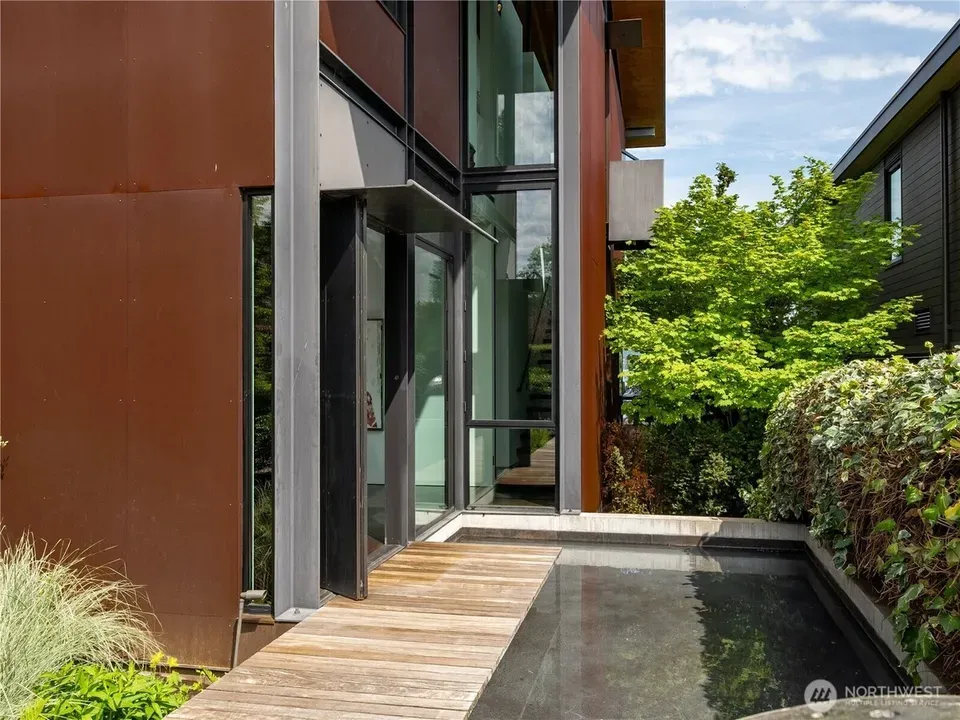 3 Bed 2 Bath Established Contemporary Home in Seattle, WA - 4