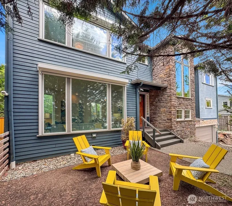 3 Bed 2 Bath Established Contemporary Home in Seattle, WA - 1