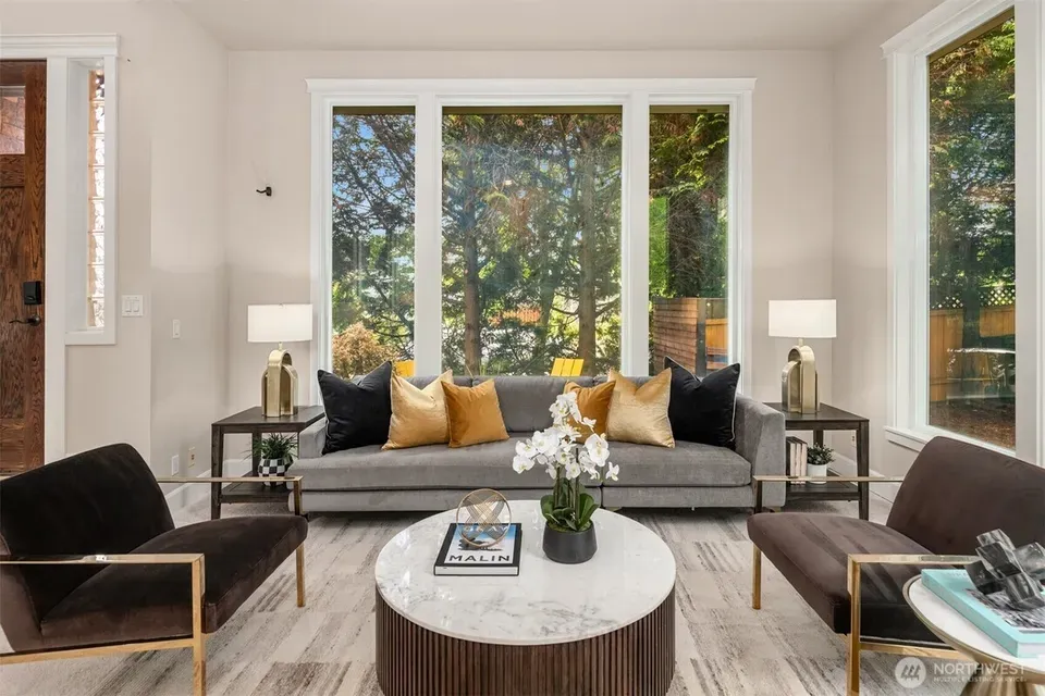 3 Bed 2 Bath Established Contemporary Home in Seattle, WA - 2