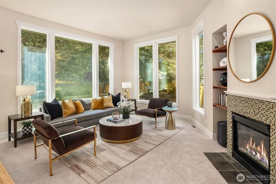 3 Bed 2 Bath Established Contemporary Home in Seattle, WA - 3