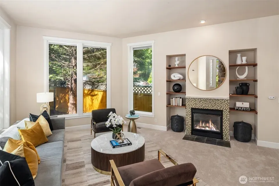 3 Bed 2 Bath Established Contemporary Home in Seattle, WA - 4