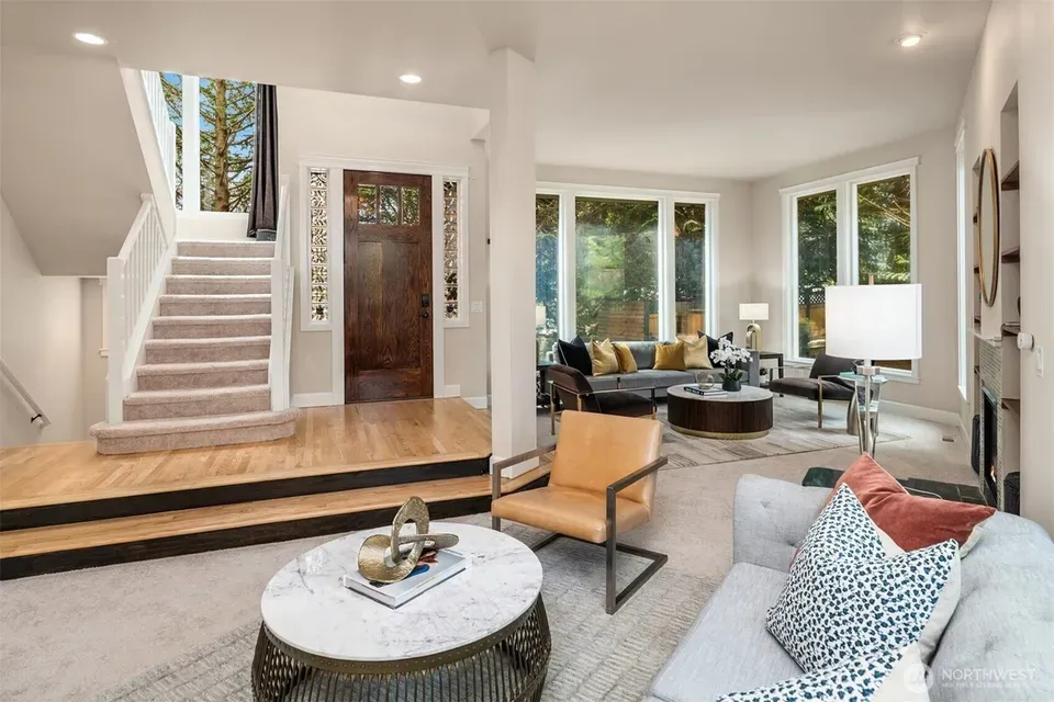 3 Bed 2 Bath Established Contemporary Home in Seattle, WA - 5