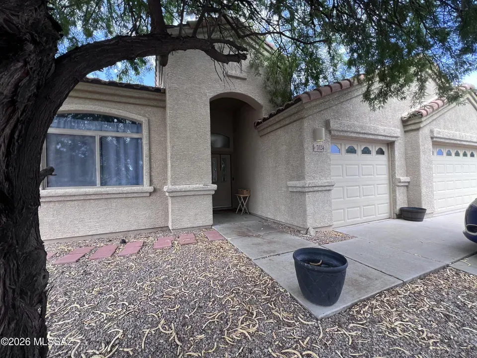 3 Bed 2 Bath Established Contemporary Home in Tucson, AZ - 1