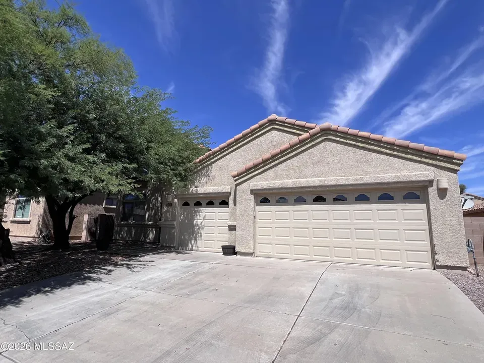 3 Bed 2 Bath Established Contemporary Home in Tucson, AZ - 2