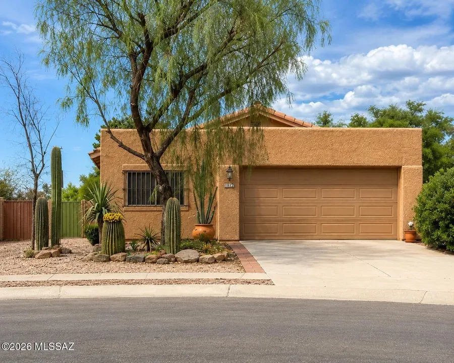 3 Bed 2 Bath Established Contemporary Home in Tucson, AZ