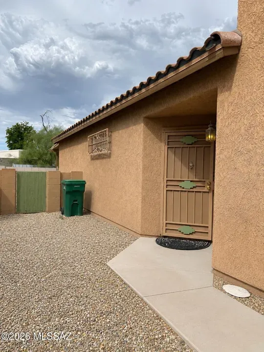 3 Bed 2 Bath Established Contemporary Home in Tucson, AZ - 2