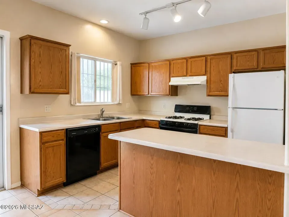 3 Bed 2 Bath Established Contemporary Home in Tucson, AZ - 4