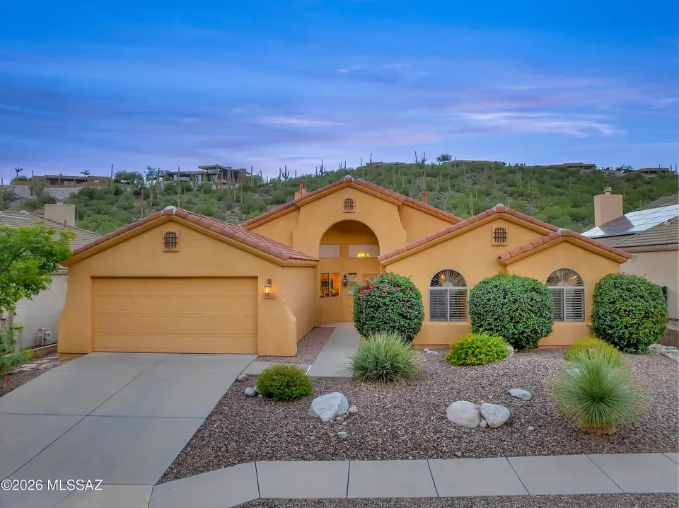 3 Bed 2 Bath Established Contemporary Home in Tucson, AZ - 1