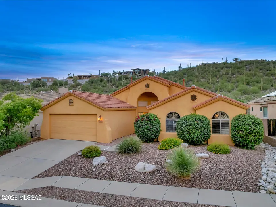 3 Bed 2 Bath Established Contemporary Home in Tucson, AZ - 2