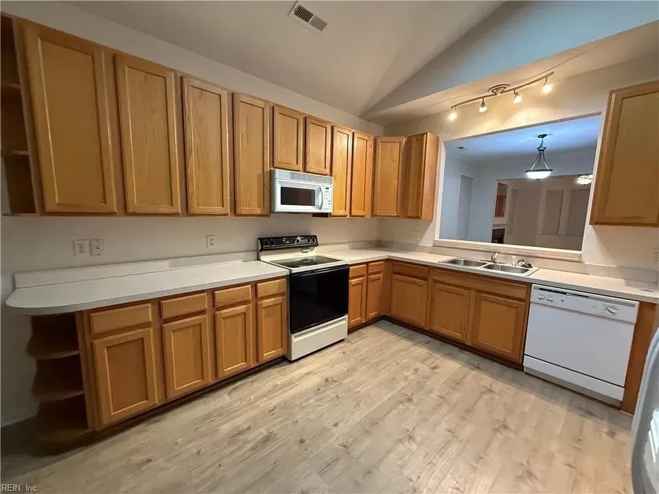 3 Bed 2 Bath Established Contemporary Home in Virginia Beach, VA - 3