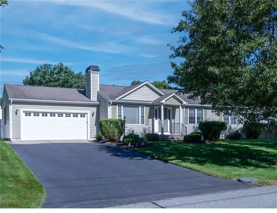 3 Bed 2 Bath Established Contemporary Home in Warwick, RI