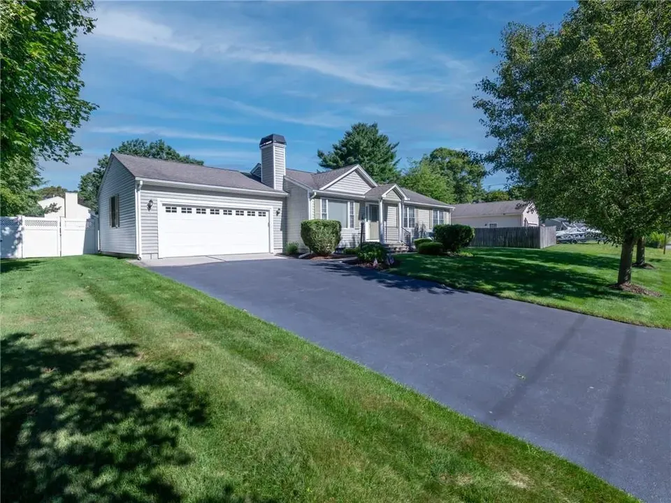 3 Bed 2 Bath Established Contemporary Home in Warwick, RI - 2