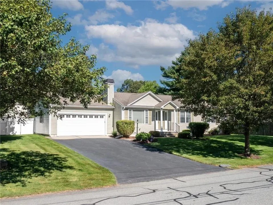 3 Bed 2 Bath Established Contemporary Home in Warwick, RI - 3