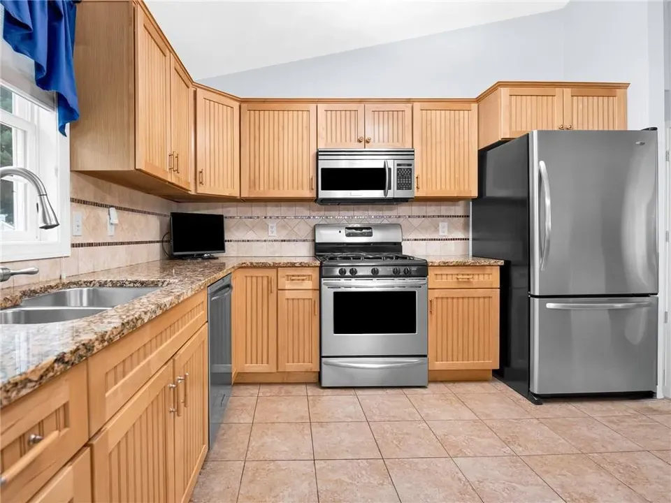 3 Bed 2 Bath Established Contemporary Home in Warwick, RI - 5