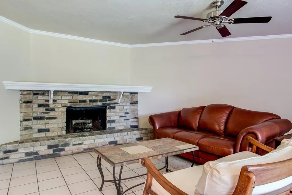 3 Bed 2 Bath Established Mid-Century Residence in Allen, TX - 3