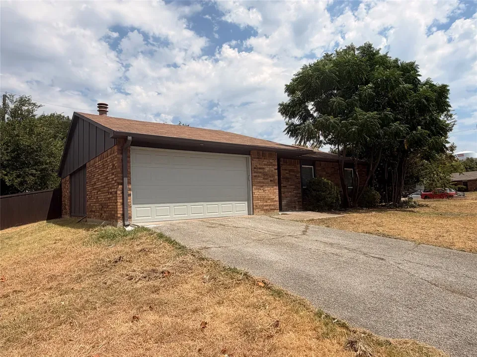 3 Bed 2 Bath Established Mid-Century Residence in Allen, TX - 3