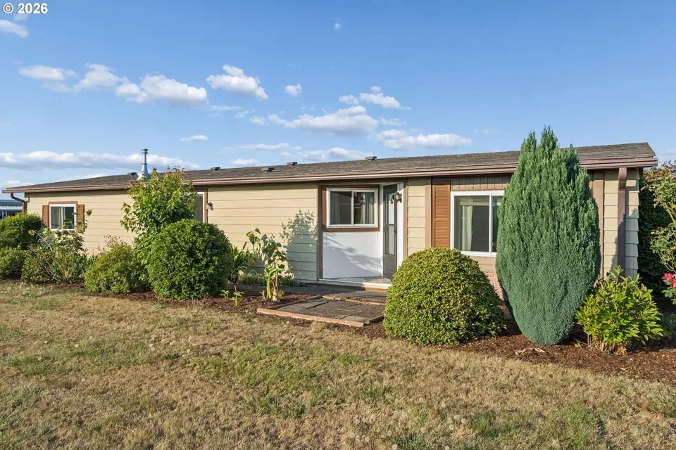 3 Bed 2 Bath Established Mid-Century Residence in Beaverton, OR - 1