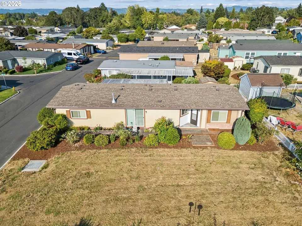 3 Bed 2 Bath Established Mid-Century Residence in Beaverton, OR - 2