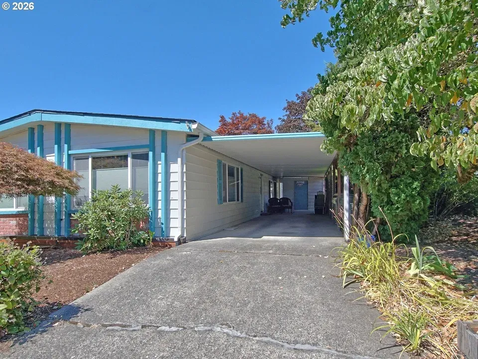 3 Bed 2 Bath Established Mid-Century Residence in Beaverton, OR - 2