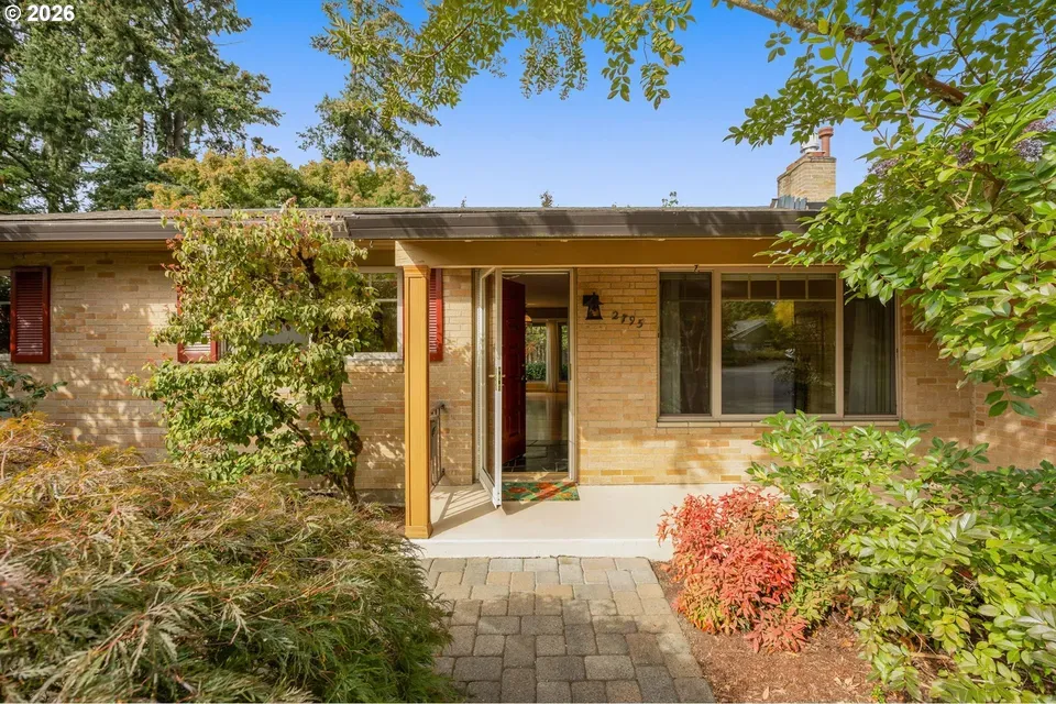 3 Bed 2 Bath Established Mid-Century Residence in Beaverton, OR - 2