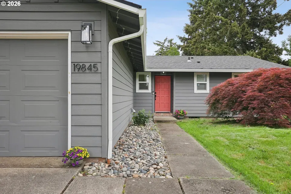 3 Bed 2 Bath Established Mid-Century Residence in Beaverton, OR - 2