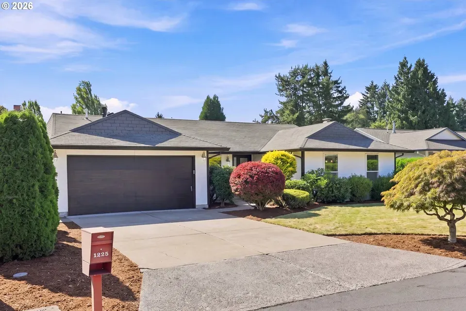 3 Bed 2 Bath Established Mid-Century Residence in Beaverton, OR - 4