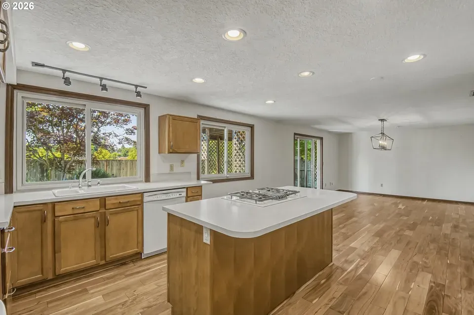 3 Bed 2 Bath Established Mid-Century Residence in Beaverton, OR - 2