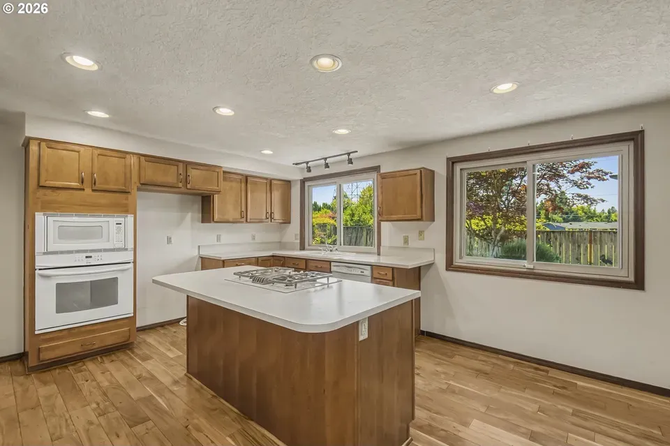 3 Bed 2 Bath Established Mid-Century Residence in Beaverton, OR - 3