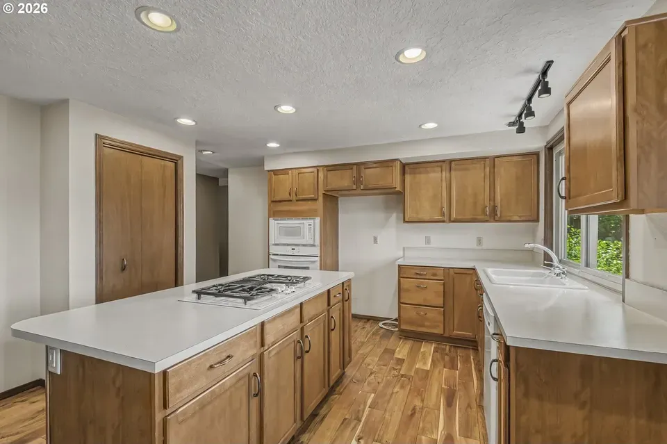 3 Bed 2 Bath Established Mid-Century Residence in Beaverton, OR - 4