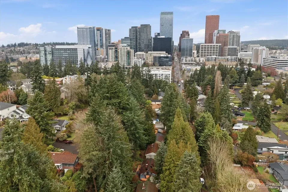 3 Bed 2 Bath Established Mid-Century Residence in Bellevue, WA