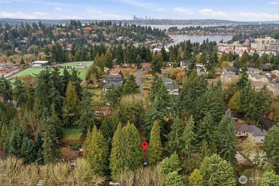 3 Bed 2 Bath Established Mid-Century Residence in Bellevue, WA - 4