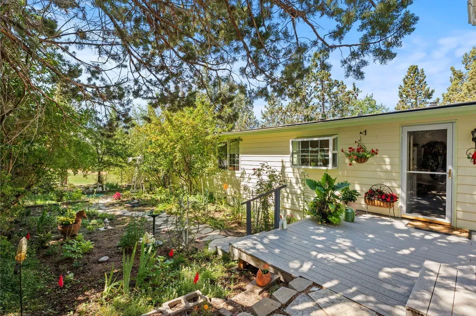 3 Bed 2 Bath Established Mid-Century Residence in Bend, OR