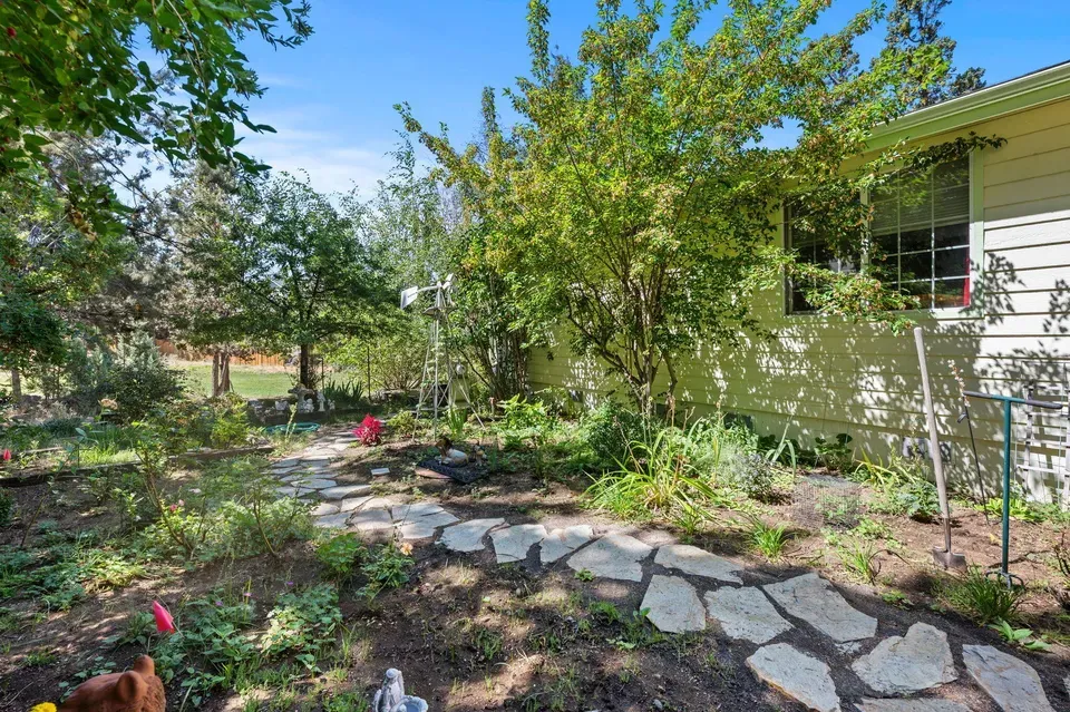 3 Bed 2 Bath Established Mid-Century Residence in Bend, OR - 3