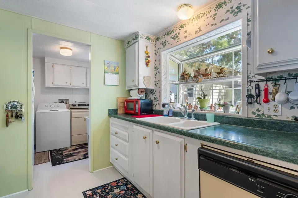 3 Bed 2 Bath Established Mid-Century Residence in Bend, OR - 5