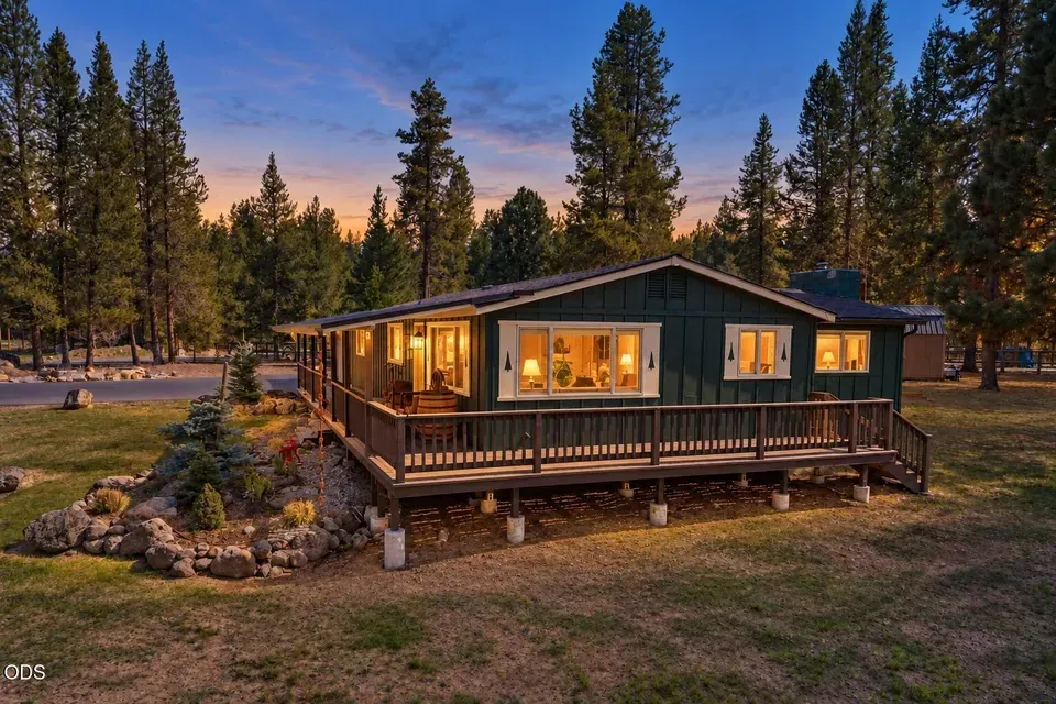 3 Bed 2 Bath Established Mid-Century Residence in Bend, OR - 1