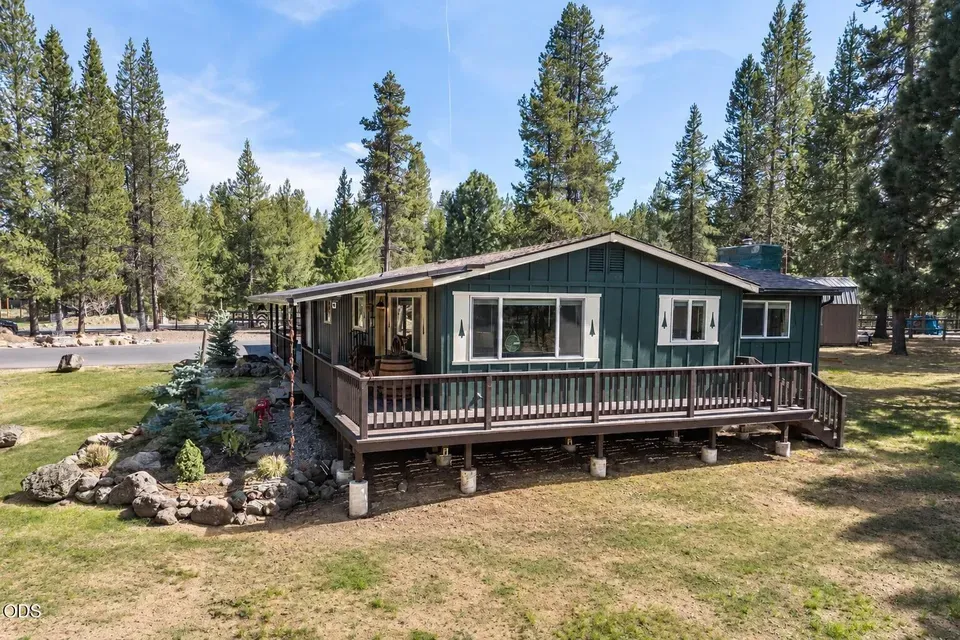 3 Bed 2 Bath Established Mid-Century Residence in Bend, OR - 2