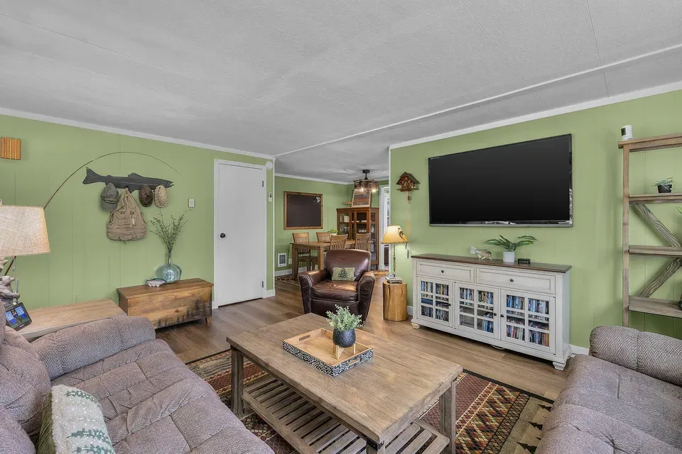 3 Bed 2 Bath Established Mid-Century Residence in Bend, OR - 5